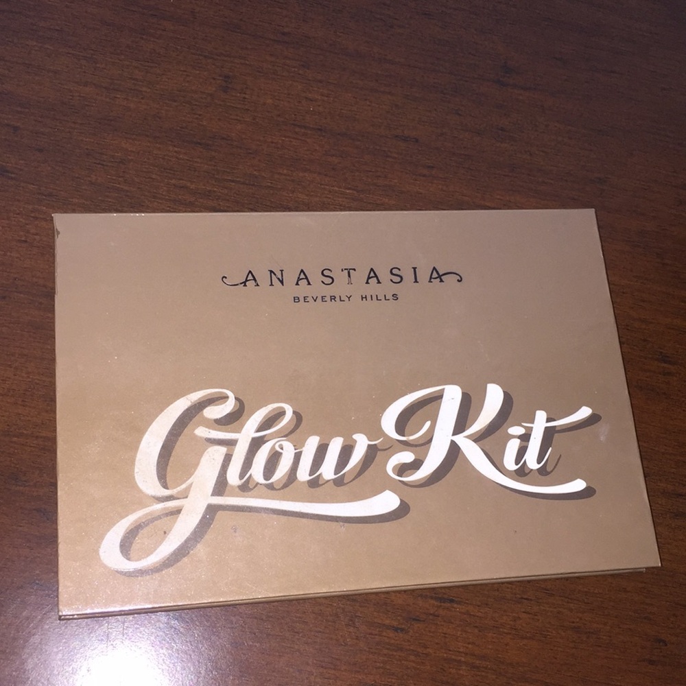 Anastasia of Beverly Hills glow kit